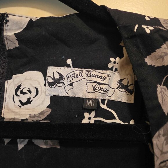 Hell Bunny Vixen Black Floral Dress with Pockets M - Picture 3 of 6